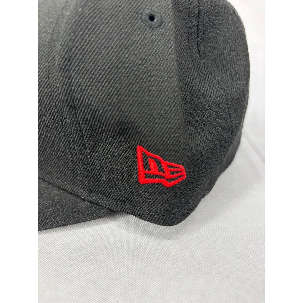 New Era Cincinnati Bearcats 59FIFTY Fitted Baseball Hat Cap Mens Black 7 1/4 NWT